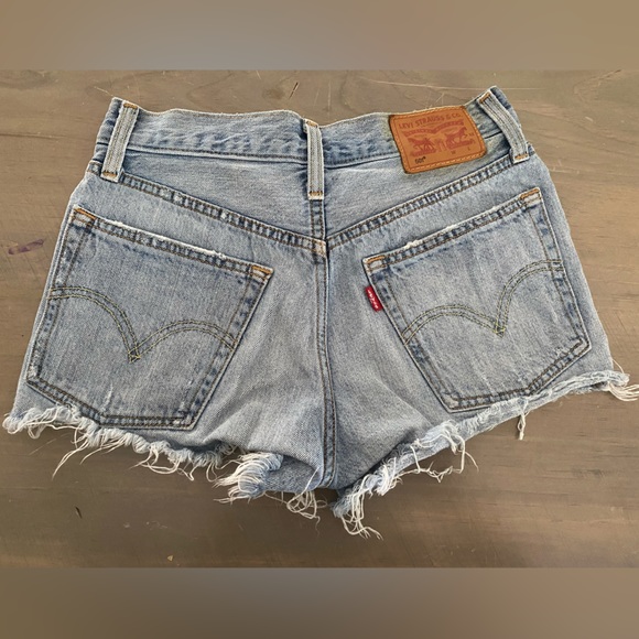 Levi’s Jean shorts - Picture 2 of 3